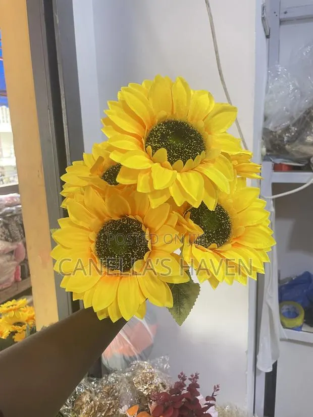 5 Head Artificial Sun Flower Bunch · Photo 1