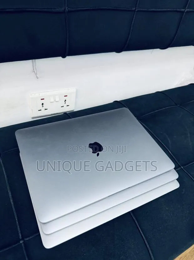 Laptop Apple MacBook Air 2019 8GB Intel Core i5 SSD 256GB · Photo 1