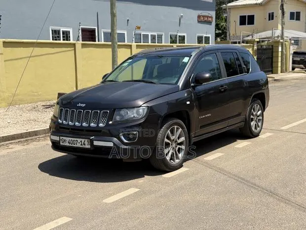 Jeep Compass Limited 4dr SUV 4WD (2.4L 4cyl 6A) 2014 Brown · Photo 1