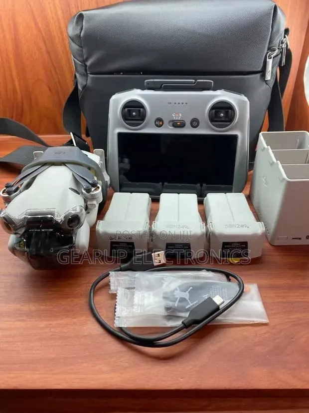 DJI Mini 4 Pro Fly More Combo With Screen Controller 3 Batteries