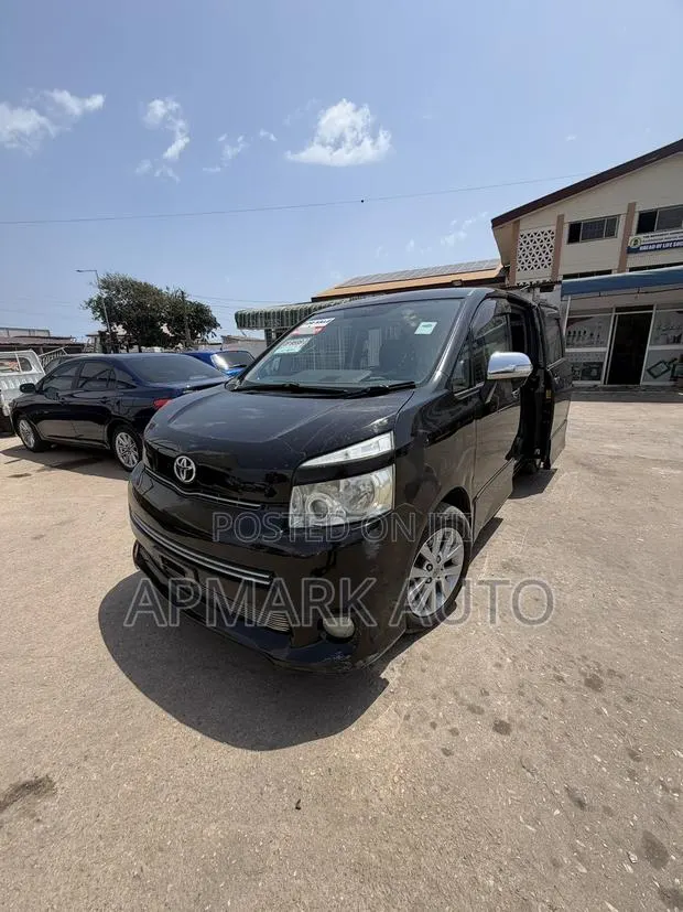 Toyota Voxy V 4WD 7-Seater 2010 Black · Photo 1