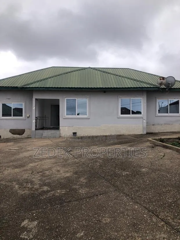 3bdrm House in Kwabenya Acp Road, Ashomang Estate for rent · Photo 1