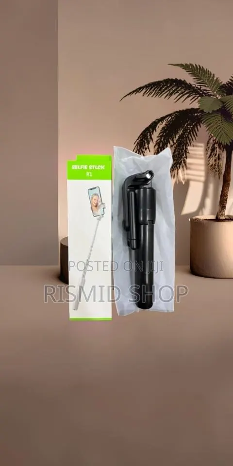 R1 Portable Extendable Selfie Vlogging Stick · Photo 1