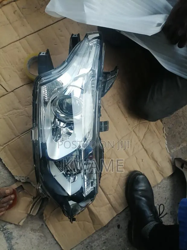 Xenon Headlights (Led) (R) Outlander 2013 · Photo 1