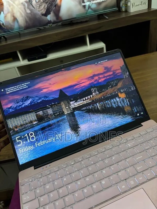 Laptop Chuwi 16GB Intel Celeron SSD 128GB · Photo 1