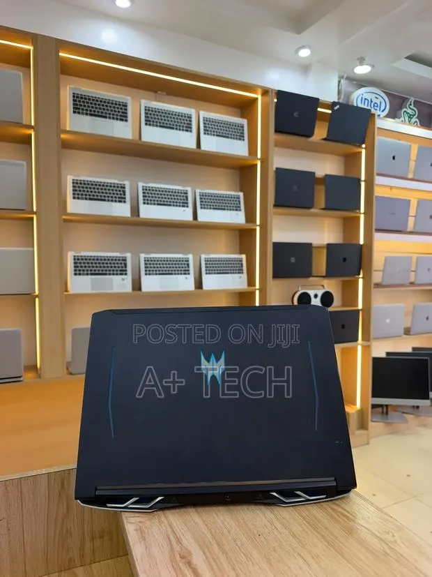 Laptop Acer Predator Helios 300 16GB Intel Core i7 SSD 512GB · Photo 1