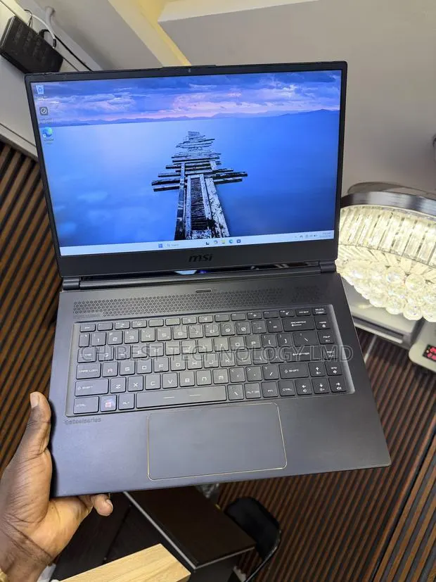 Laptop MSI GS65 Stealth Thin 8RE 32GB Intel Core i7 SSD 512GB · Photo 1