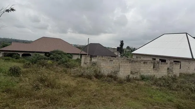 Beautiful Location One Plot With Uncompleted Building in Ejisu · Photo 4
