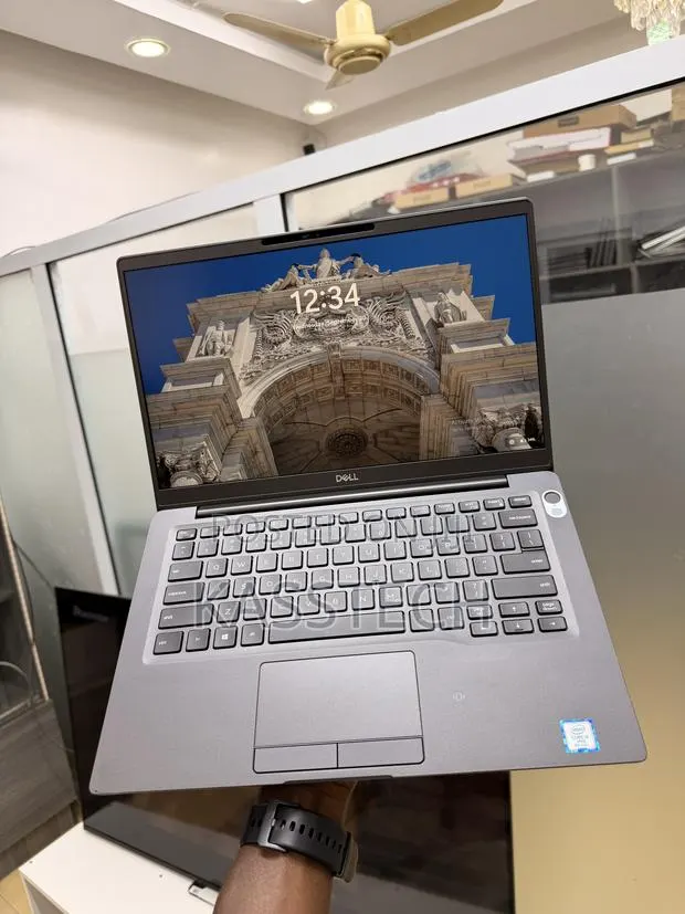 Laptop Dell Latitude 5300 8GB Intel Core i5 SSD 256GB · Photo 1