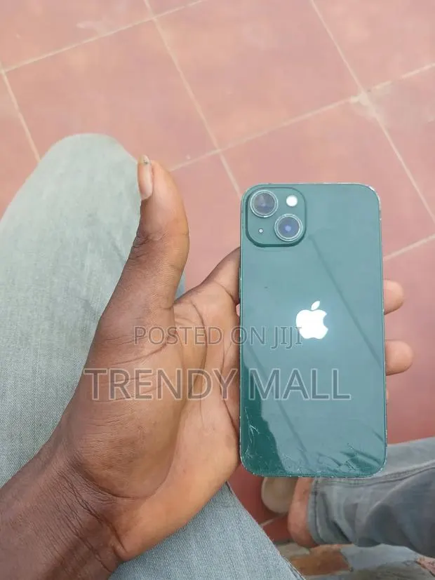 Apple iPhone 13 128 GB Green · Photo 1