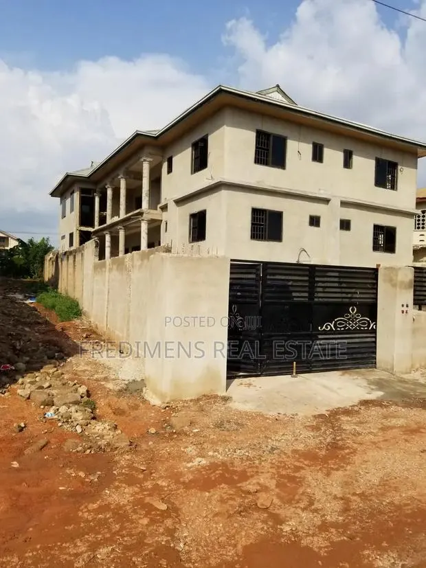 12bdrm Apartment in Fredimens Real, Kumasi Metropolitan for sale · Photo 1