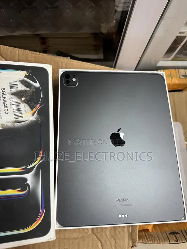 Apple iPad Pro 13 (2024) 256 GB Black · Photo 1
