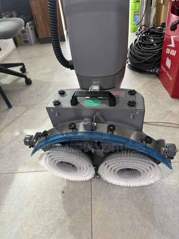 Cordless Floor Scrubbing Machine · Photo 1
