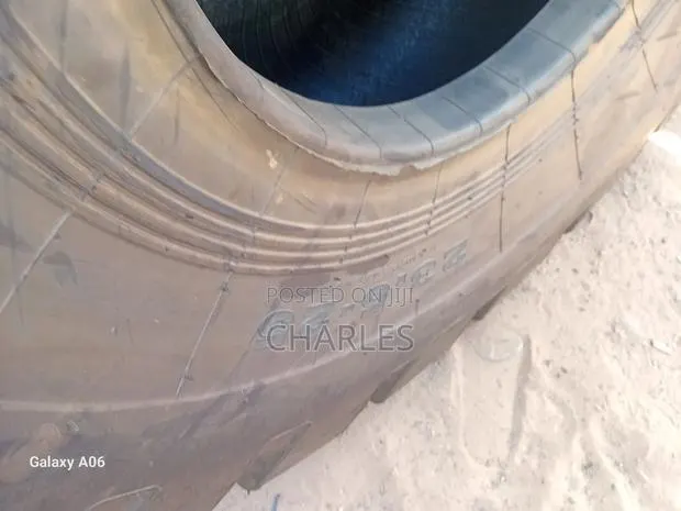 23-5r25 China Tyre · Photo 1