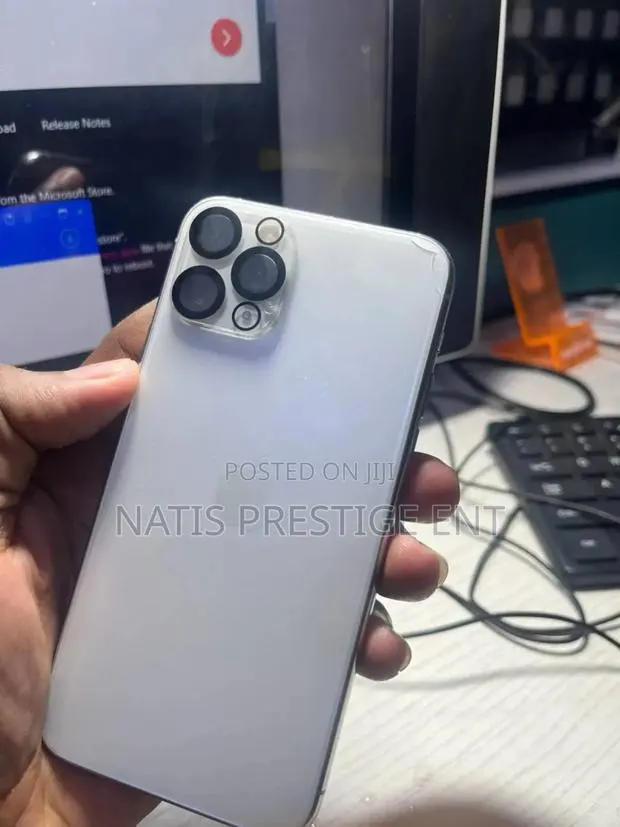 Apple iPhone 11 Pro 256 GB Silver · Photo 1
