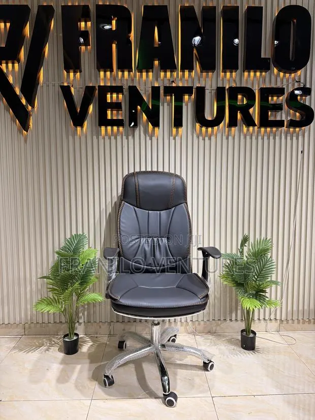 Office Chair With Armrest · Photo 1