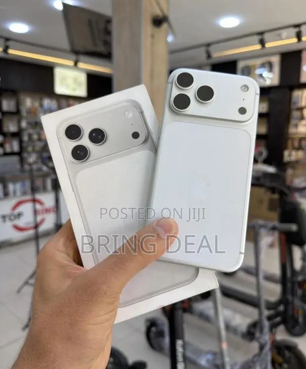 Apple iPhone 17 Pro Max 256 GB Silver · Photo 1