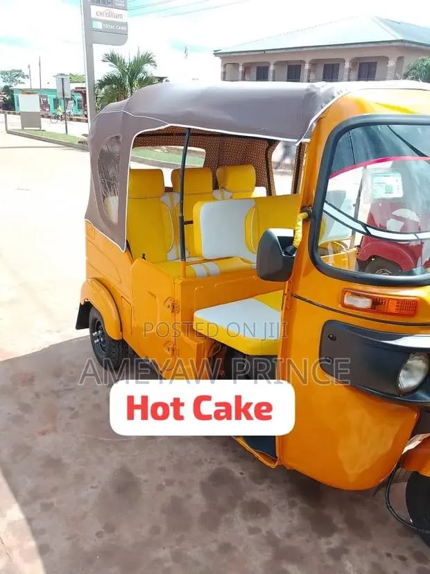 Bajaj RE 2026 Yellow · Photo 1