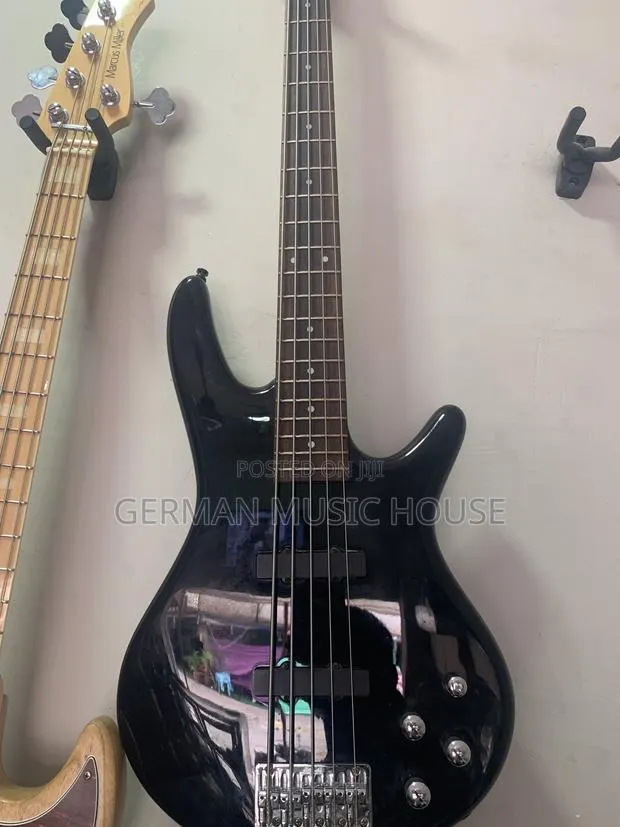 Ibanez Guitar · Photo 1