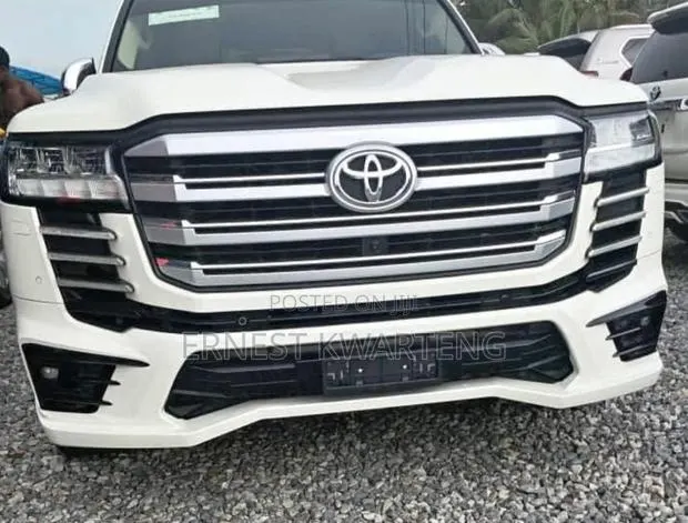 New Toyota Land Cruiser LC300 2024 White · Photo 1