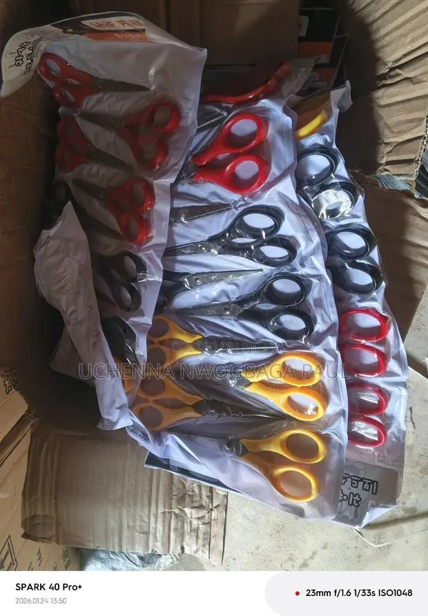 Scissors Roll of 12 PCS · Photo 1