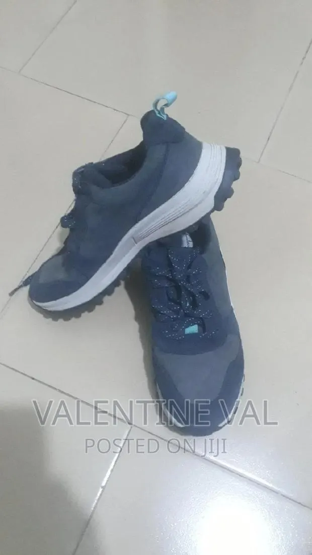 Clarks Design Lovely Shoe With Powerful Color Size 39,40,41 · Photo 1