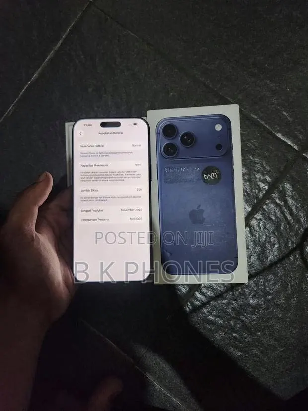 New Apple iPhone 17 Pro Max 512 GB Blue · Photo 1