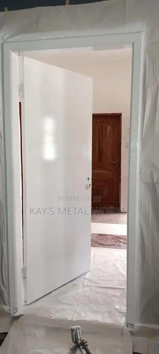 Foreign Wood Doors Re-Spraying. · Photo 1