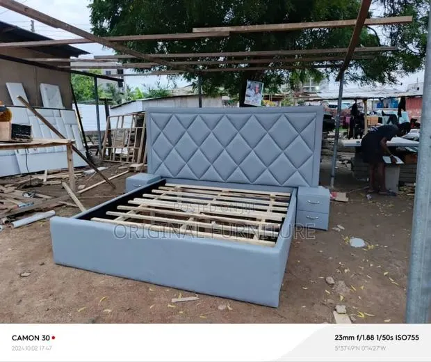 Queen Size Bed and Side Drawas · Photo 1