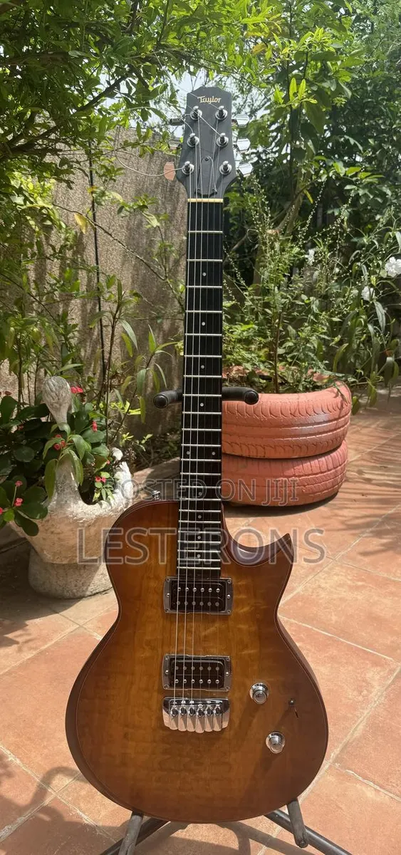 Taylor SB1-S Guitar · Photo 1