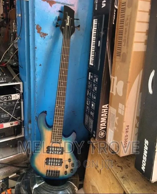 Ibanez Bass Guitar(Passive) · Photo 1