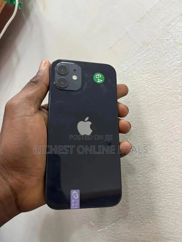Apple iPhone 12 64 GB · Photo 1