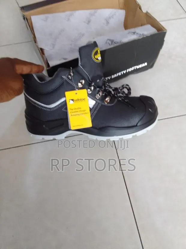 Saftey Boots 44/ Safeteo · Photo 1