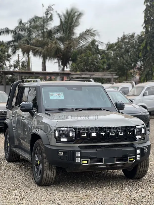 Jetour T2 2.0 Petrol AWD 2023 Silver · Photo 1
