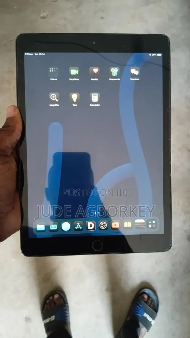 Apple iPad 10.2 (2019) 32 GB Gray · Photo 1