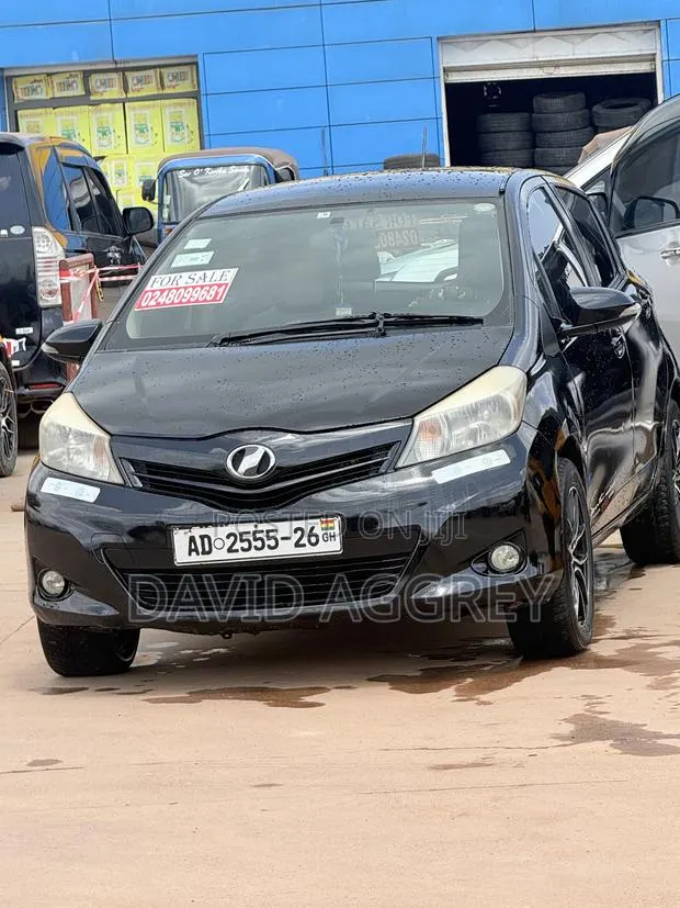 Toyota Vitz 2012 Black · Photo 1
