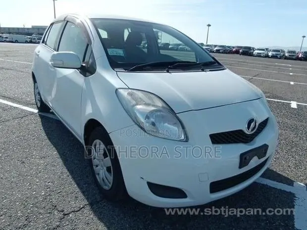 Toyota Vitz 2010 White · Photo 1