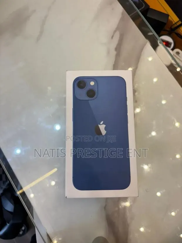 New Apple iPhone 13 256 GB Blue · Photo 1