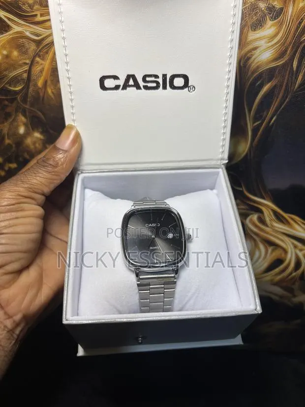 Casio Analog Watch · Photo 1