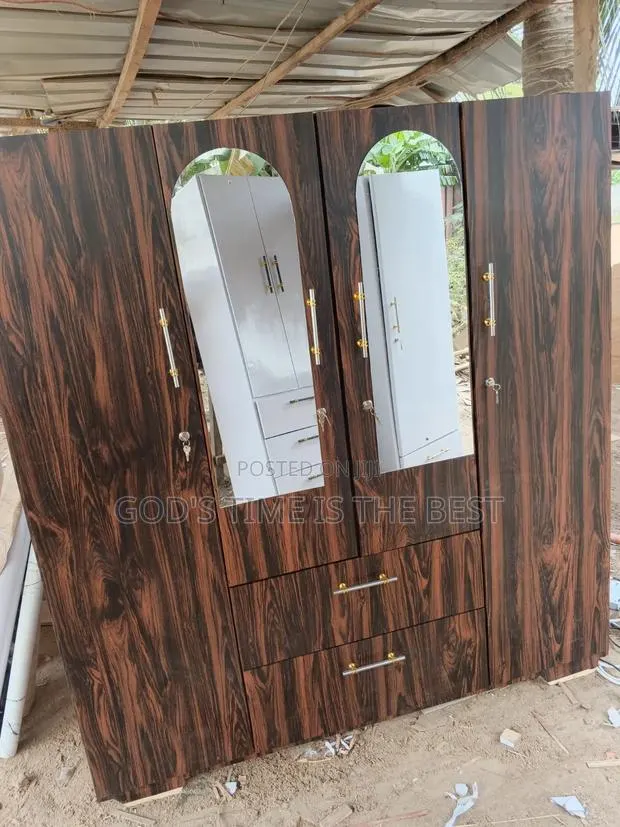 4 in One Wardrobe · Photo 1