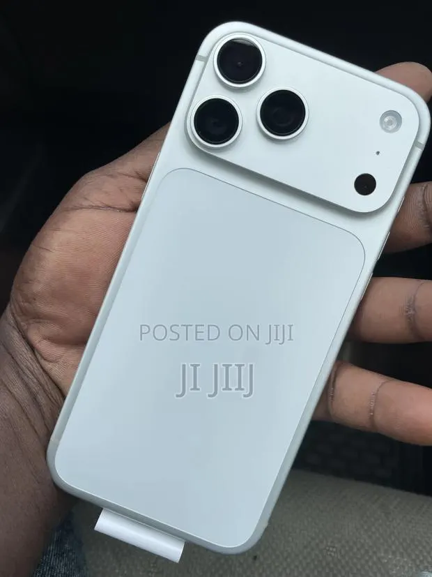Apple iPhone 17 Pro Max 512 GB White · Photo 1