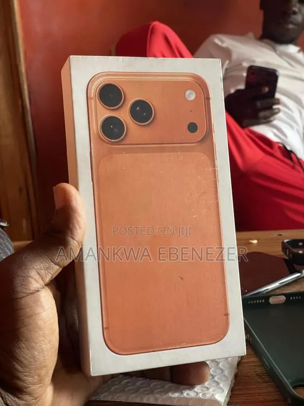 New Apple iPhone 17 Pro Max 256 GB Orange · Photo 1