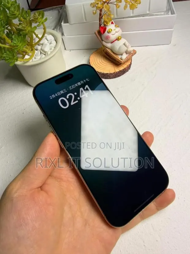 Apple iPhone 16 Pro 512 GB Silver · Photo 1