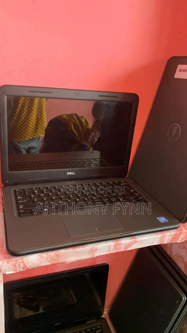 Laptop Dell Latitude 3310 4GB Intel Celeron SSD 128GB · Photo 1