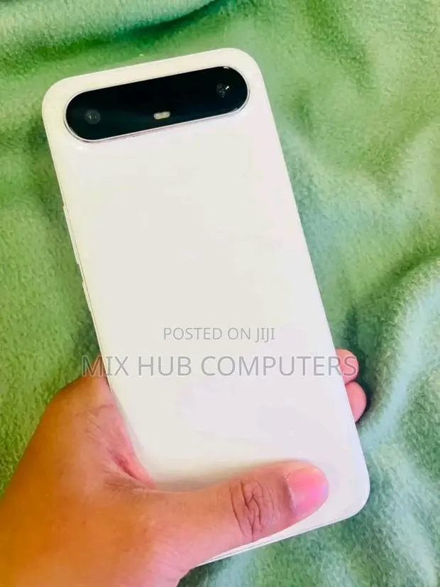 Tecno Spark Slim 256 GB White · Photo 1