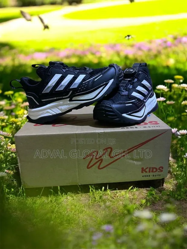 Kids Sneakers · Photo 1