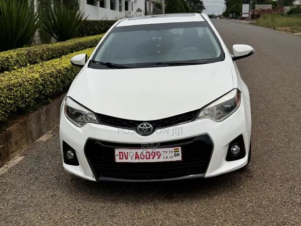 Toyota Corolla 2016 White · Photo 1