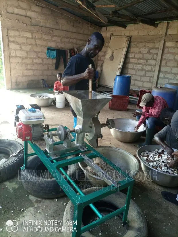 Coconut Grinder Petrol Type · Photo 1