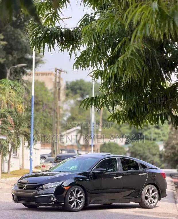Honda Civic Touring Sedan 2019 Black · Photo 1