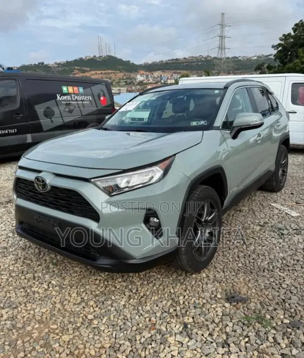 Toyota RAV4 2021 Green · Photo 1